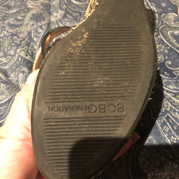 Hot BCBG Generation WEDGE PLATFORM HEELS size 7 - Picture 5 of 7